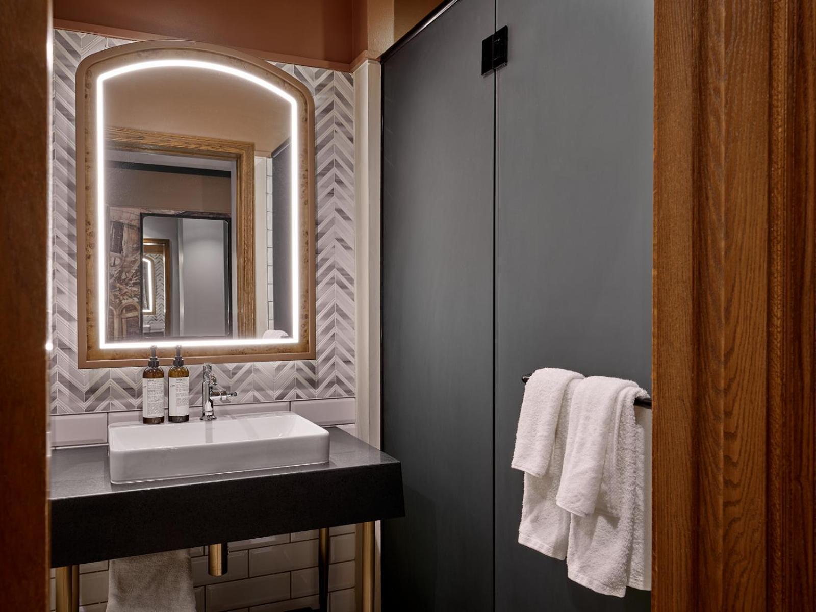 Detroit Foundation Hotel Bagian luar foto